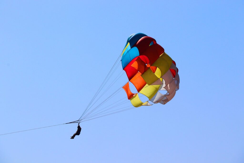 parasailing-8424309_1280